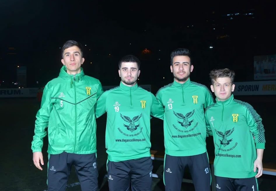 Hazar Balkır Kağıthane Spor döneminde takım arkadaşlarıyla